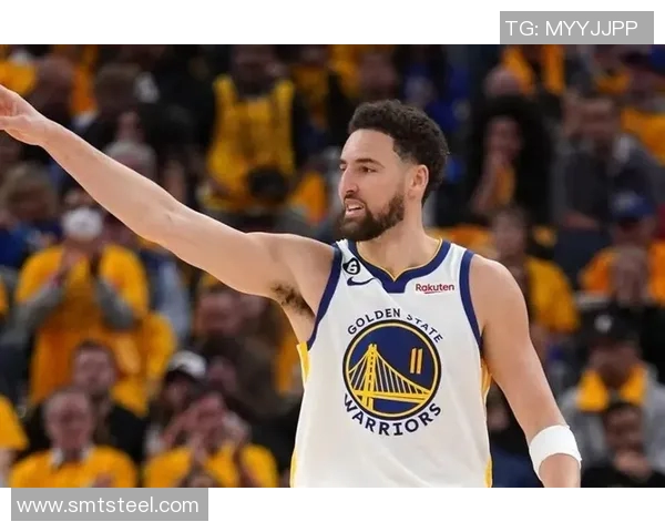 克莱汤普森：勇士队的三分神射手与不屈精神的象征