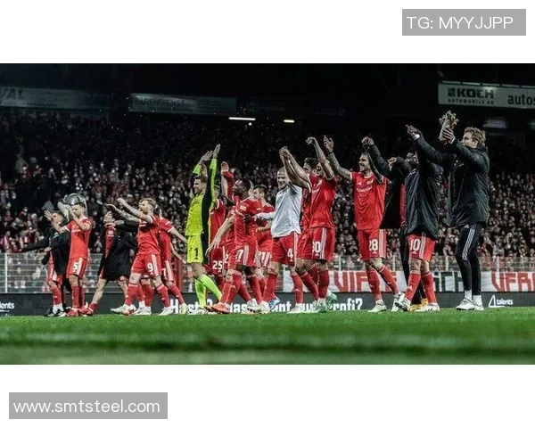 菜红牛与沙尔克的激烈对决揭示德甲新格局的潜力与挑战